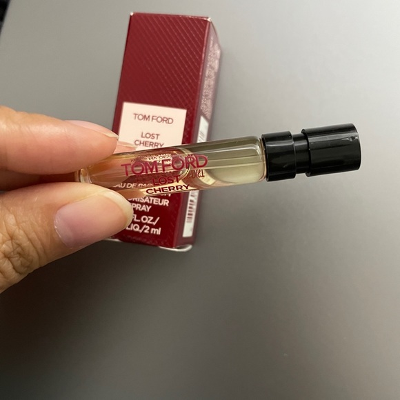 Tom Ford Lost Cherry 2 ml - Picture 5 of 6